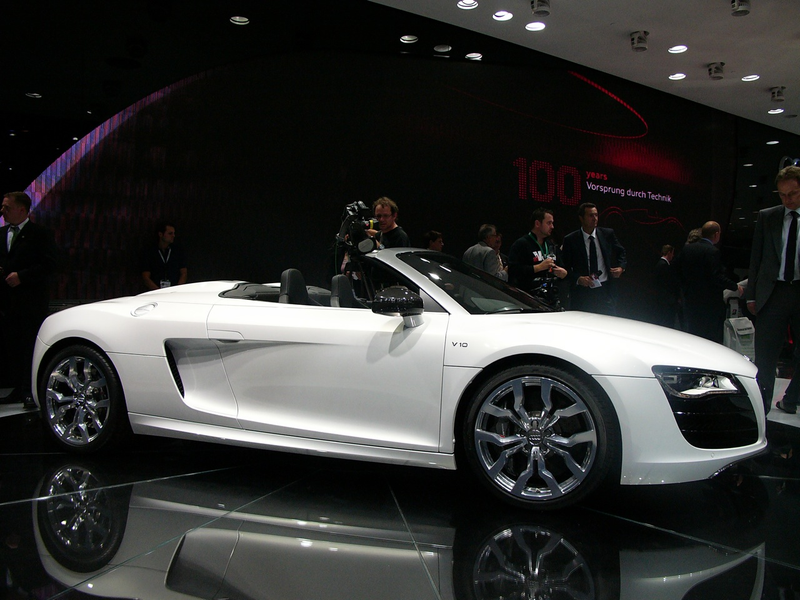 Illustration for article titled Audi R8 5.2 FSI Spyder: Live Photos